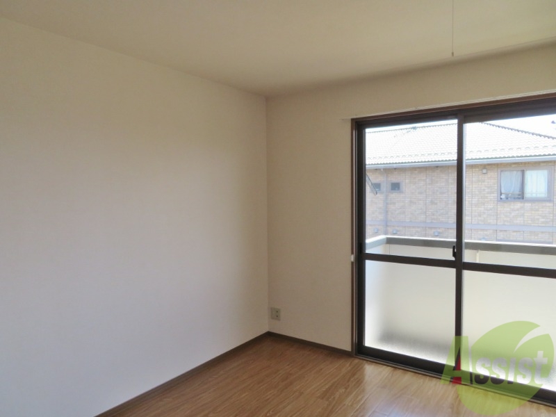 その他部屋・スペース　寝室はダブルベッドも置けるくらい広々しています。