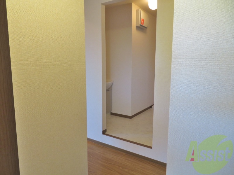 玄関　玄関から撮影しました。廊下も広々しています。