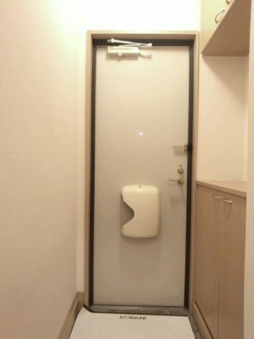 玄関　飾り棚付きシューズボックスあります。