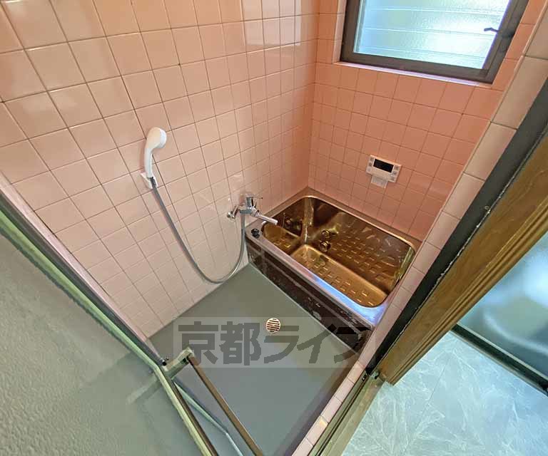 バス・シャワールーム　ステンレス仕様の浴室です。