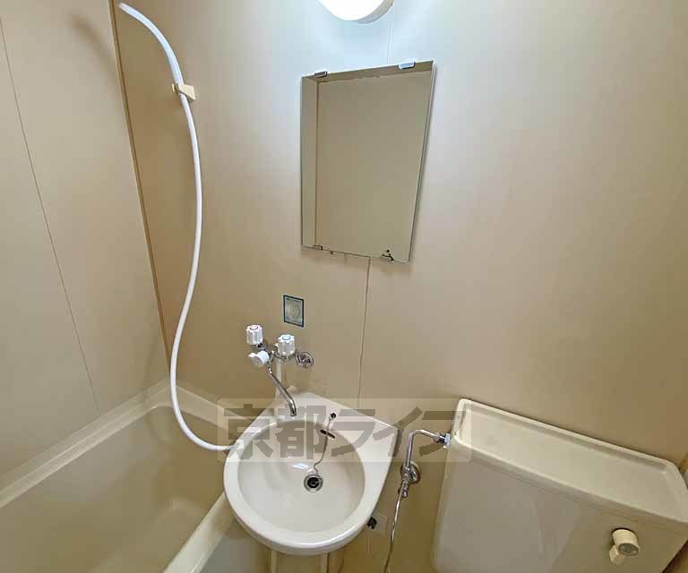 洗面設備　丸い形がカワ（・・・）イイ！洗面台です。