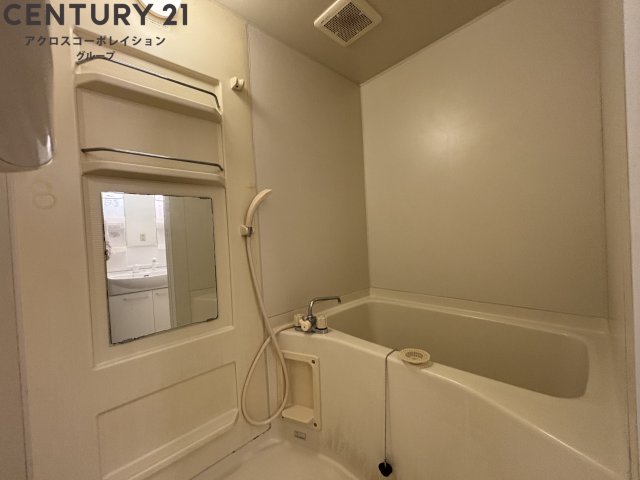 バス・シャワールーム　シャンプーなど置けるスペースあり♪