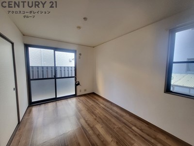 居室・リビング　日当たり良好な11帖の広いLDK。