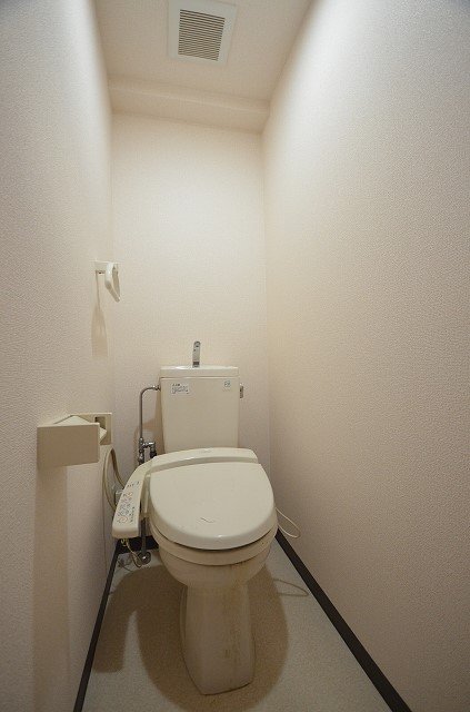 トイレ　同物件別号室の写真です。