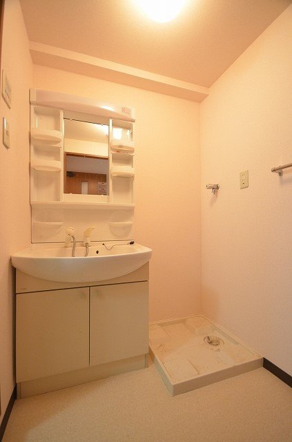 洗面設備　同物件別号室の写真です。
