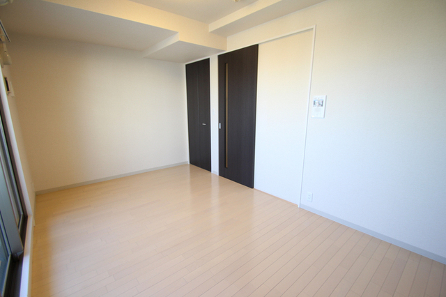 居室・リビング　６帖の洋室