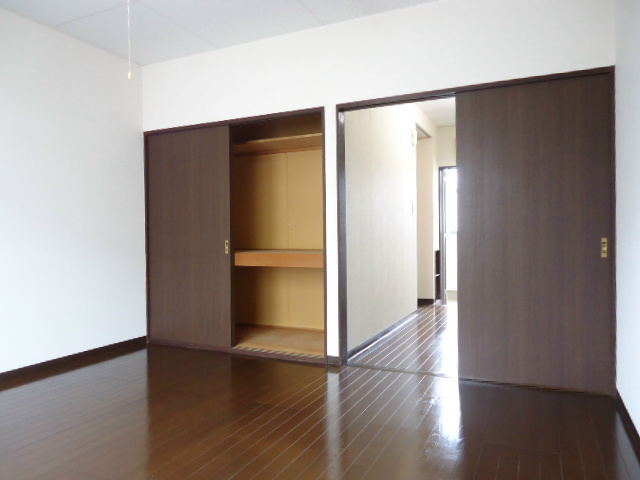 その他部屋・スペース　洋室には収納あります！