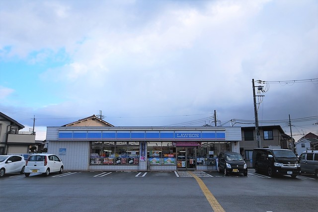 コンビニ　ローソン枚方三栗一丁目店（コンビニ）まで557m