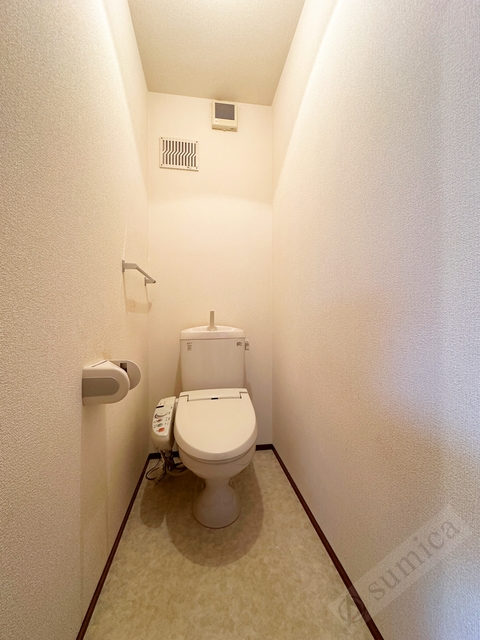 トイレ　温水洗浄便座付き♪♪