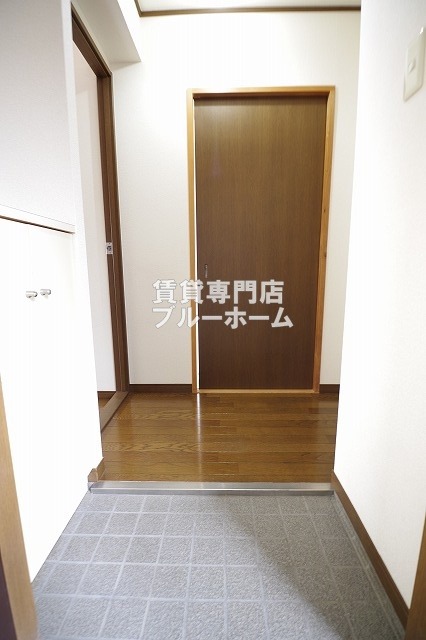 玄関　シューズボックスあります！