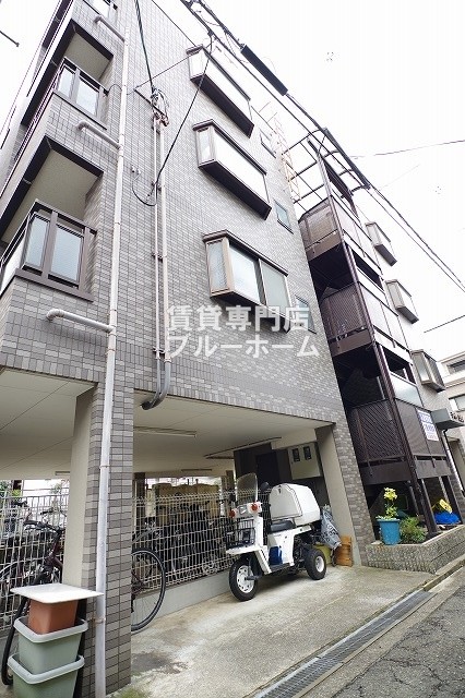 建物外観　鉄骨造4階建ての物件！