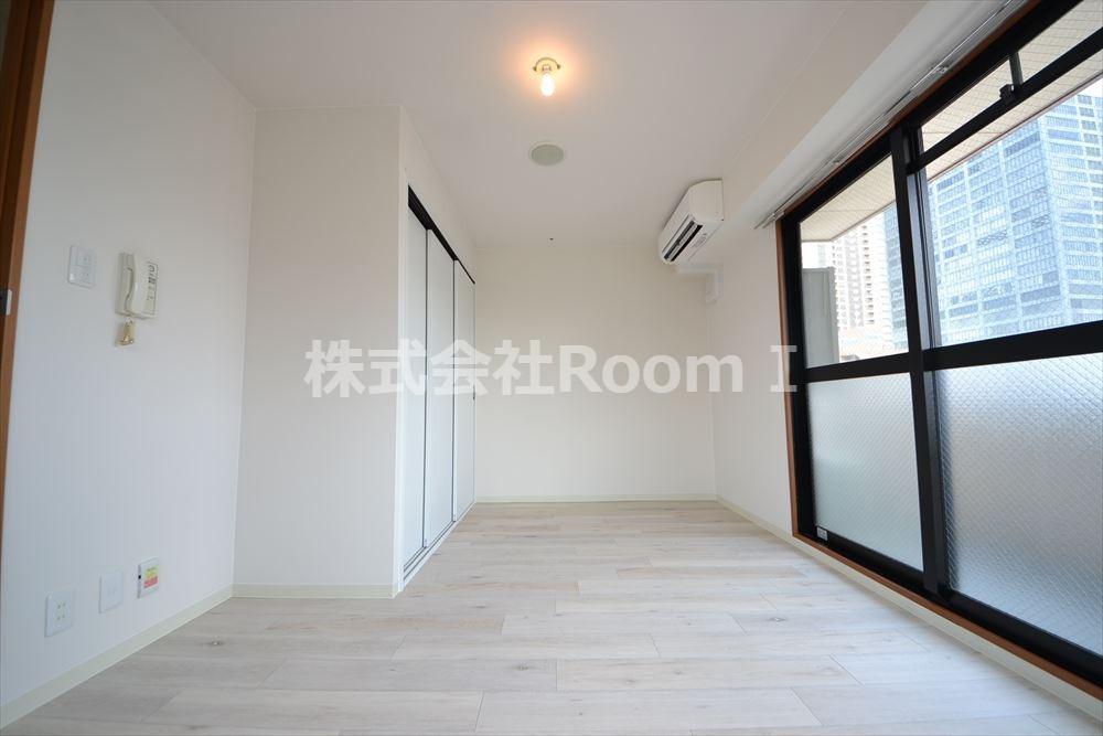 居室・リビング　こちらのリビングで趣味の時間をお楽しみください