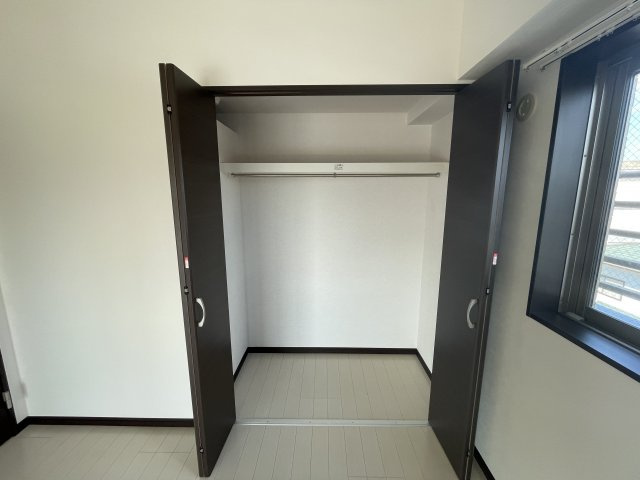 収納　退去前につき現況を優先します。