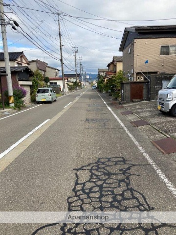 その他　前面道路（その他）まで0m