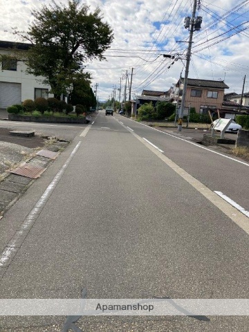 その他　前面道路（その他）まで0m