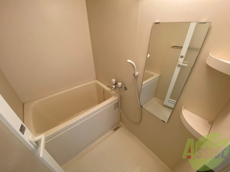 バス・シャワールーム　ユニットバスです。疲れを癒すのに欠かせませんね！