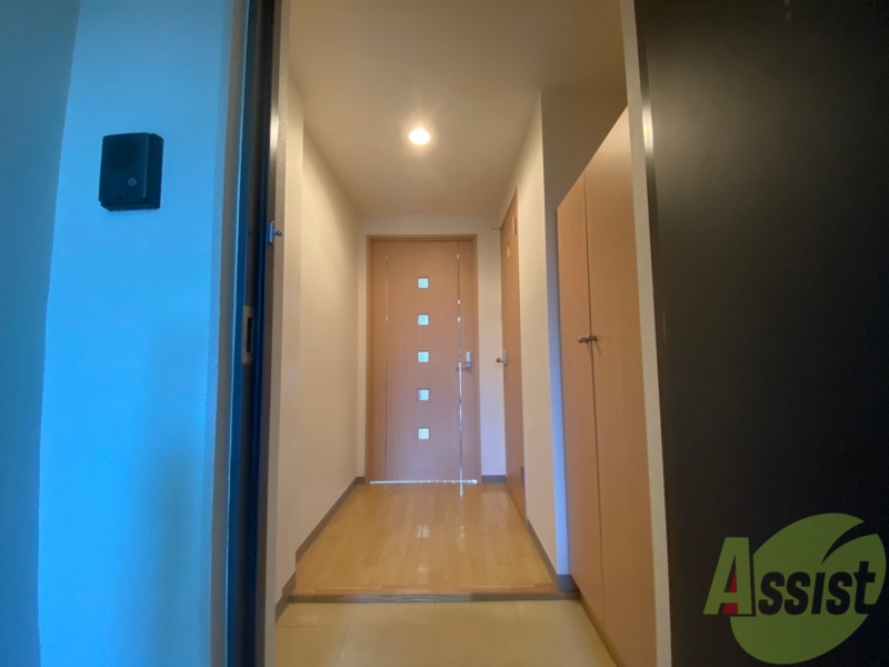 玄関　玄関の様子です。明るい印象ですね。気分もあがりそう。