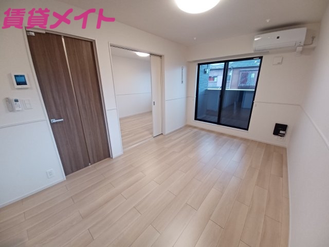 居室・リビング　同型参考写真
