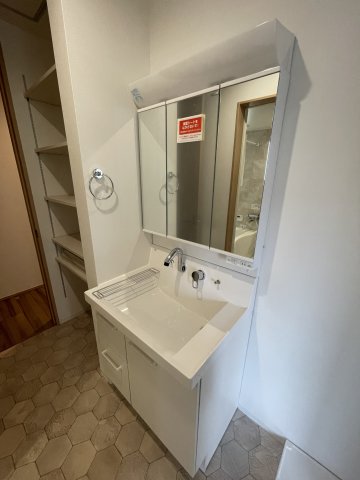洗面設備　嬉しい独立洗面台です！ （退去前の写真になります）