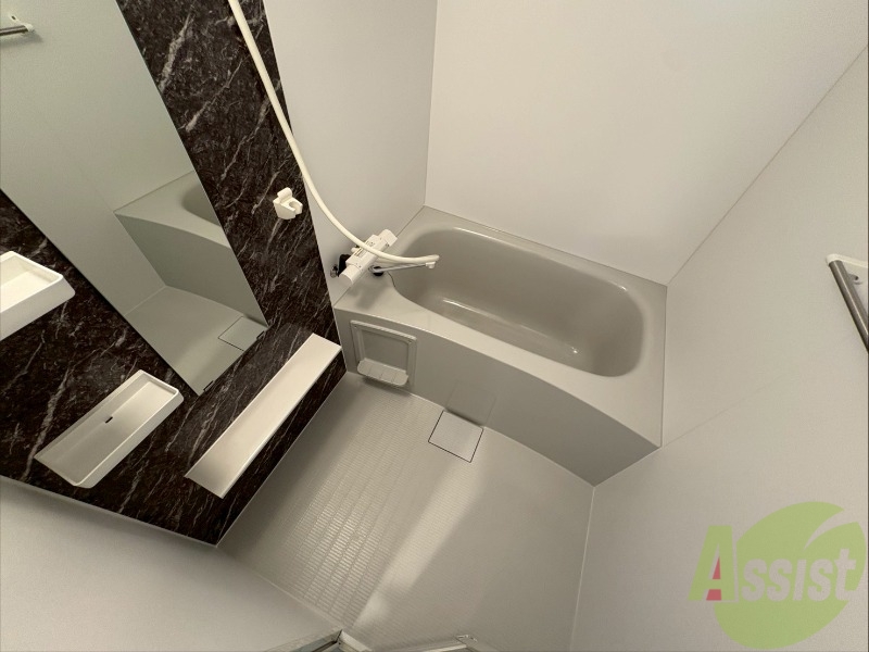 バス・シャワールーム　お風呂になります。一日の疲れを癒してくださいね。