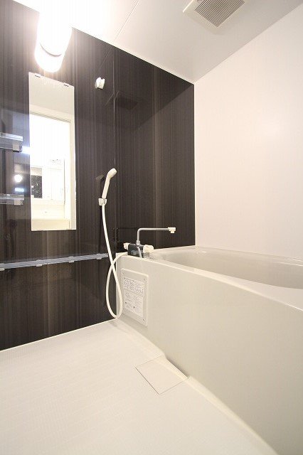 バス・シャワールーム　同物件、別号室のものです。