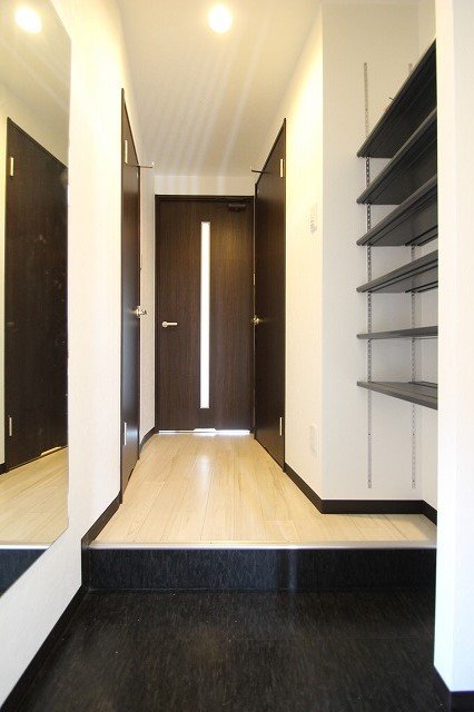 玄関　同物件、別号室のものです。