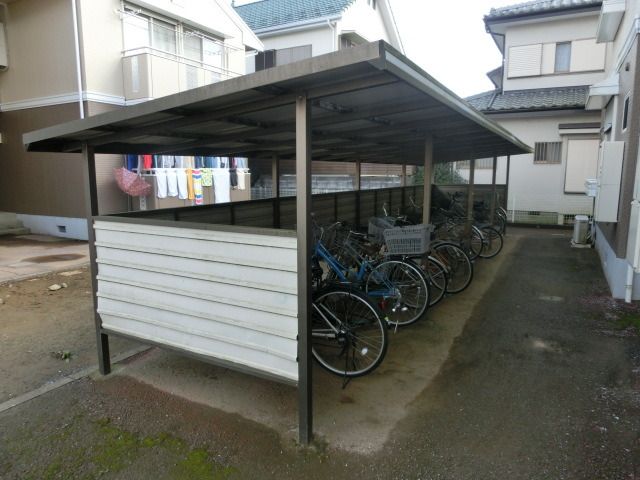 その他　屋根付きの駐輪場