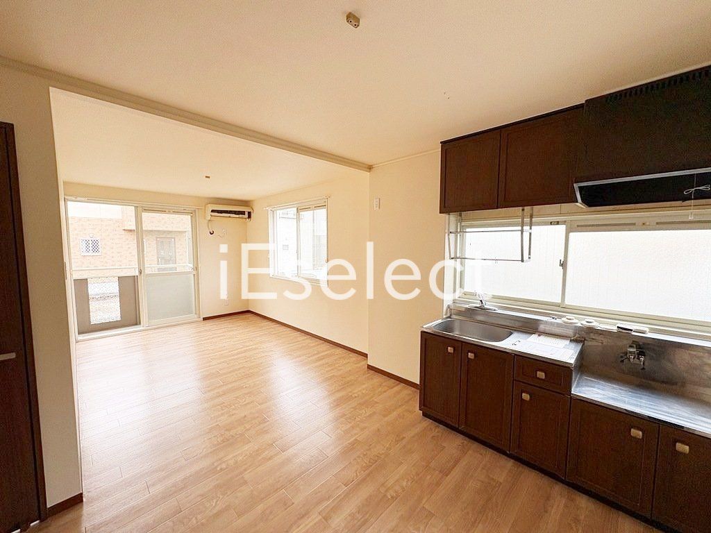 居室・リビング　2面採光の明るいリビング♪