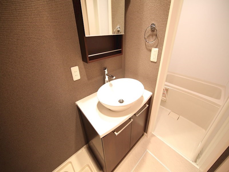 洗面設備　脱衣所　デザイン独立洗面台　収納スペース有