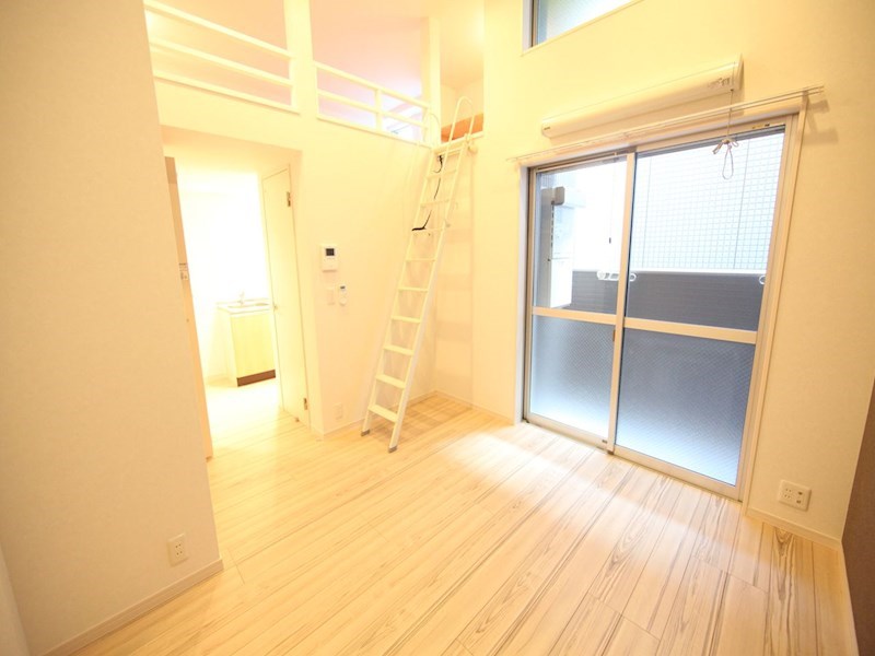 居室・リビング　洋室9.4帖　ロフト6.5帖（収納にも寝室にも使えます）