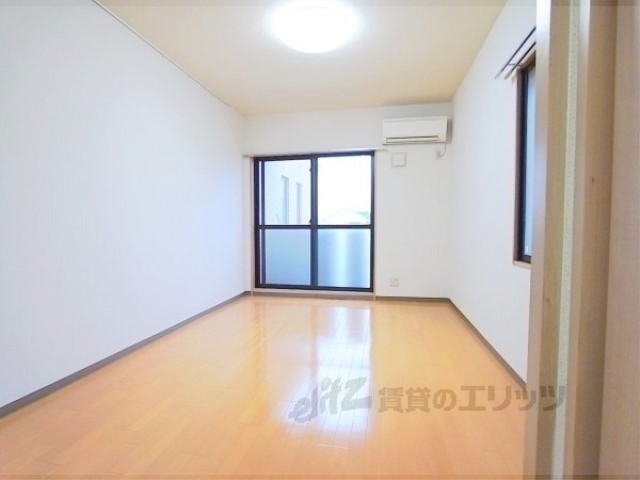 居室・リビング　ピッカピカの洋室です！