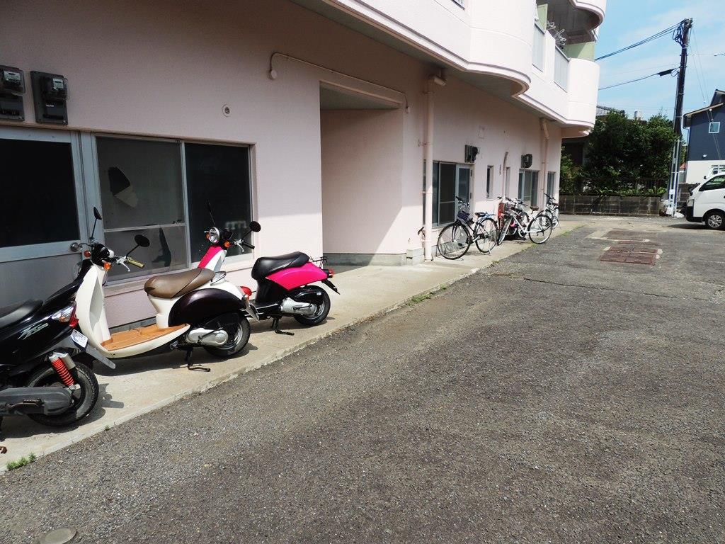 その他　アメニティハウスの駐輪スペースです。