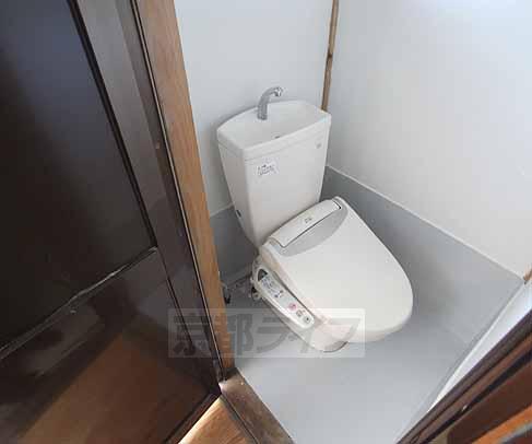 トイレ　ウォシュレット付きのトイレです。