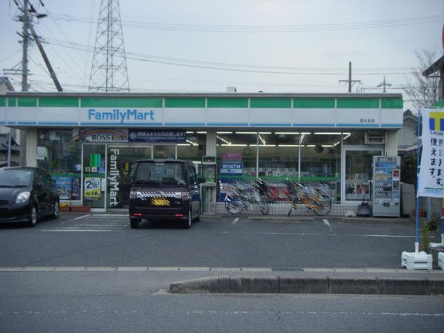 コンビニ　ファミリーマート（コンビニ）まで490m