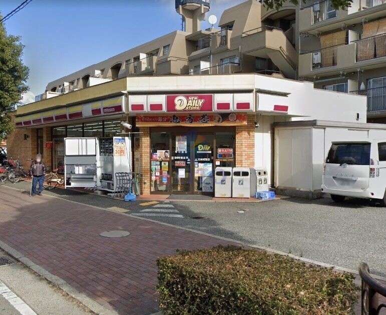 コンビニ　ニューヤマザキデイリーストア尼崎椎堂店（コンビニ）まで579m