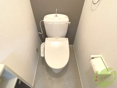 トイレ　トイレはウォシュレット機能付きです。安心して使用できますね。