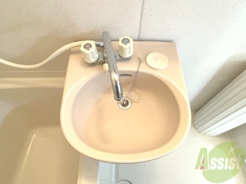 洗面設備　洗面台は浴室にあります。掃除がしやすそうですね。