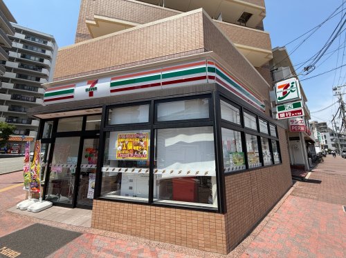 コンビニ　セブンイレブン 神戸灘岩屋駅前店（コンビニ）まで117m