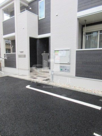 エントランス　落ち着いたエントランスです