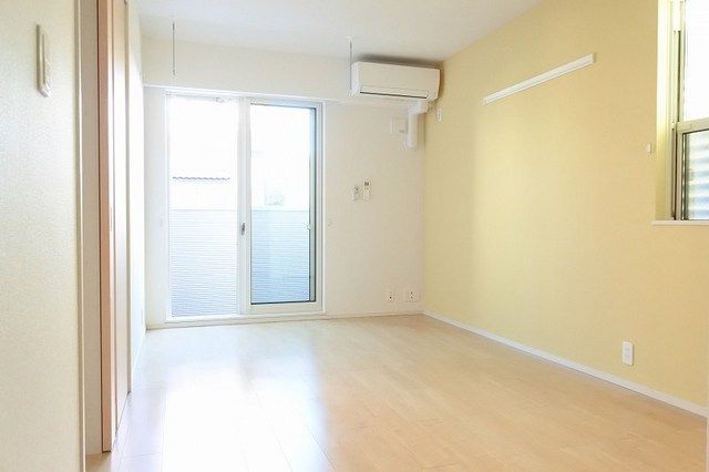 居室・リビング　こちらの居間で趣味の時間をお楽しみください