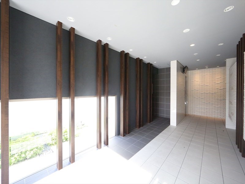 エントランス　エントランス　オートロック　宅配ＢＯＸ　防犯カメラ