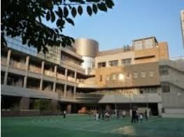 小学校　千代田区立麹町小学校（小学校）まで445m