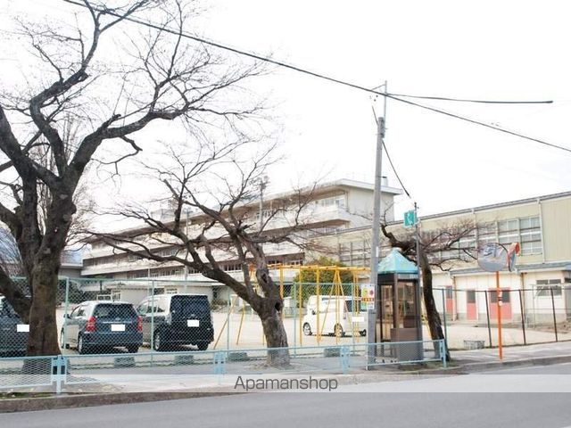 小学校　鼎小学校（小学校）まで856m