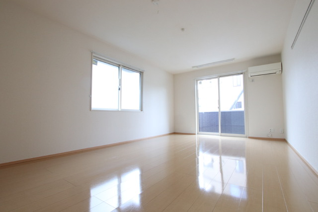 居室・リビング　１２帖の洋室です♪