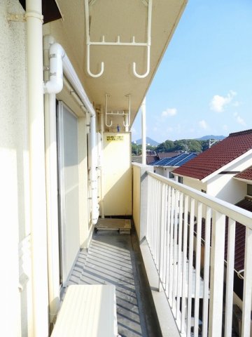 バルコニー　暖かな日差しのふりそそぐバルコニー