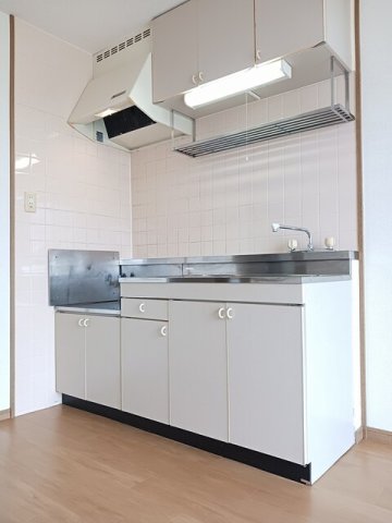 キッチン　コンパクトなキッチンで掃除もラクラク