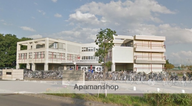 中学校　樽川中学校（中学校）まで820m