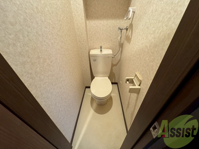 トイレ　こちらはトイレです。清潔感があり、安心して使用できます。