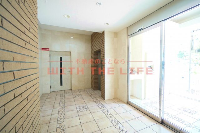 エントランス　清潔なエントランスです