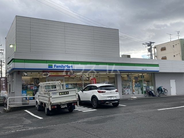 コンビニ　ファミリーマート　太閤通八丁目店（コンビニ）まで586m